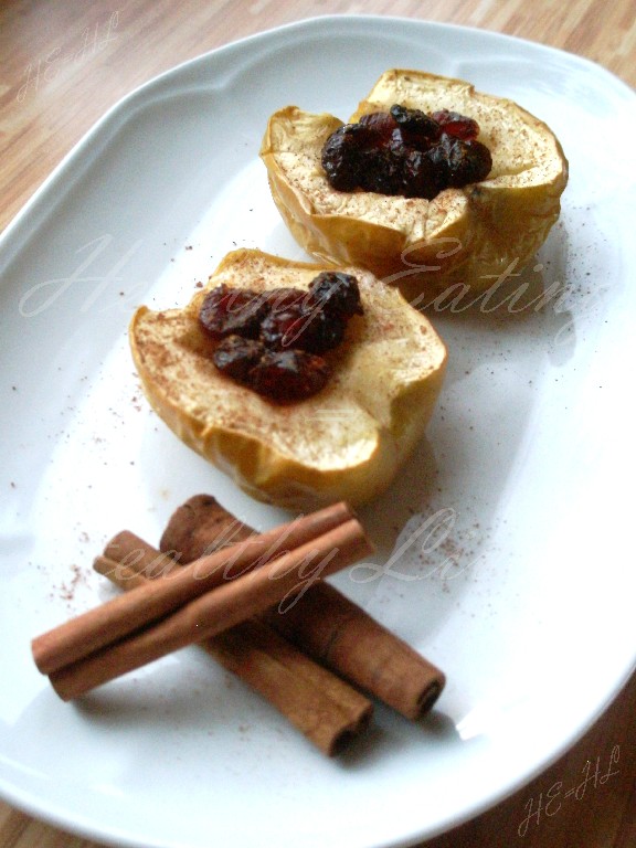 Apples stuffed with cranberry