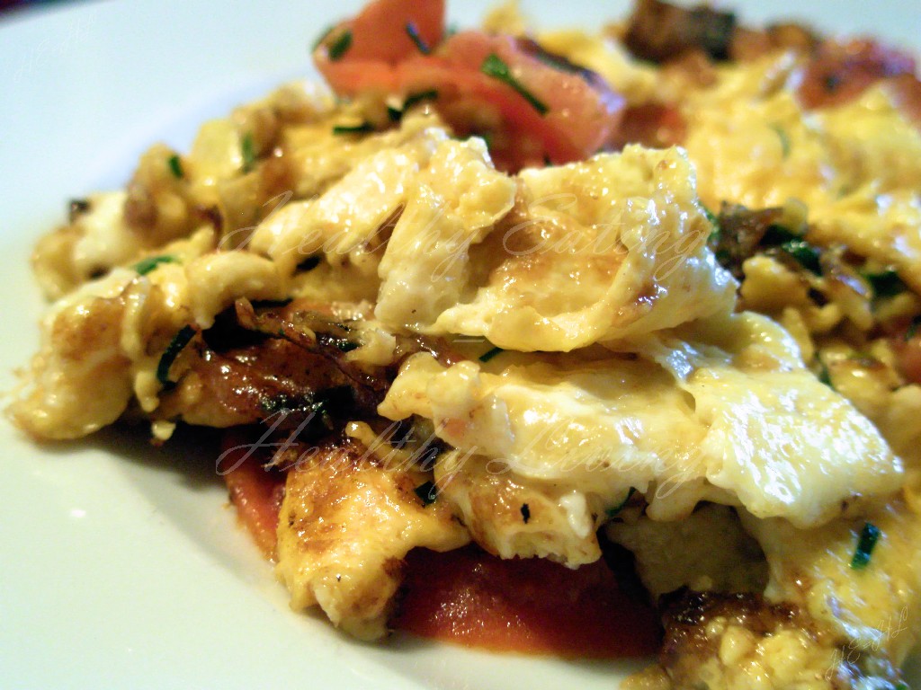 Scrambled eggs with tomatoes