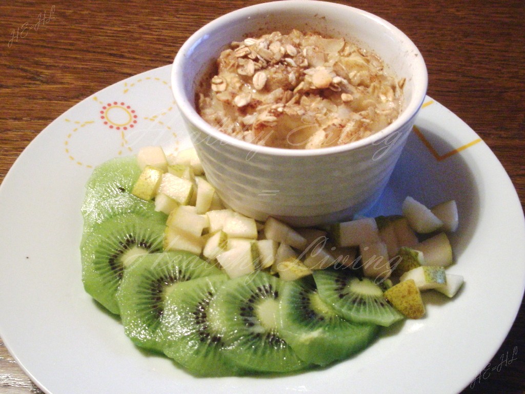 Baked oatmeal with fruits