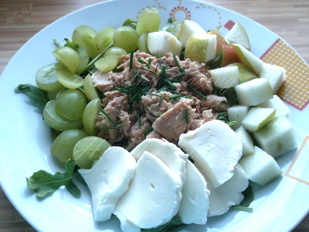 Tuna with fruits