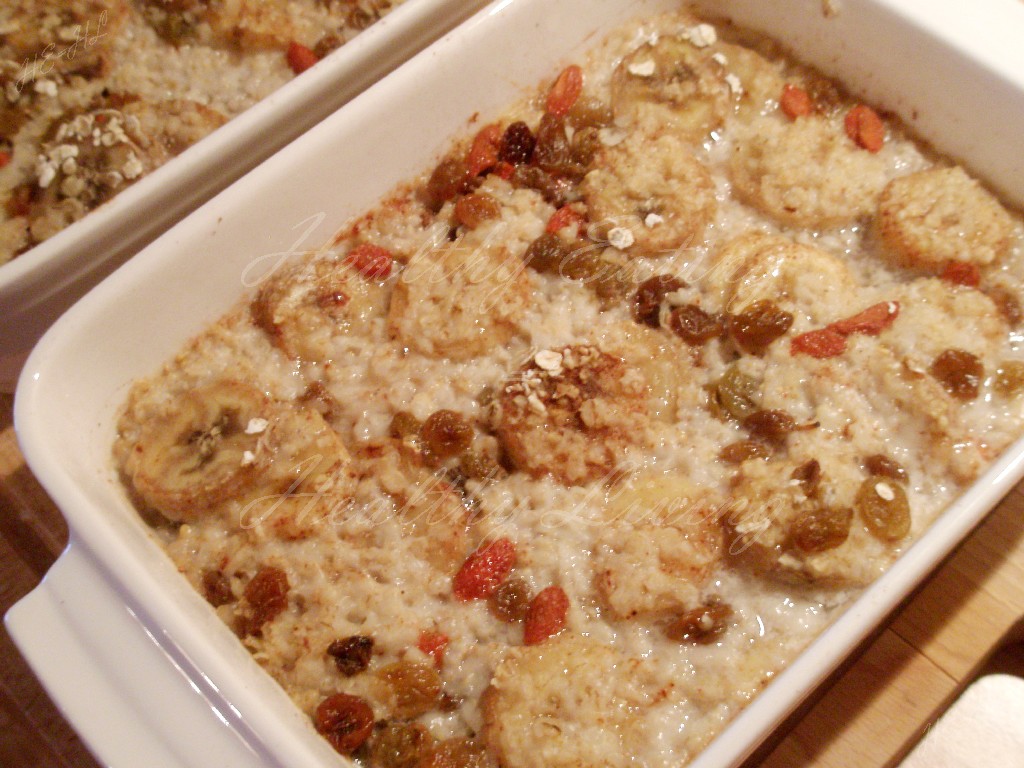 Baked oatmeal with bananas