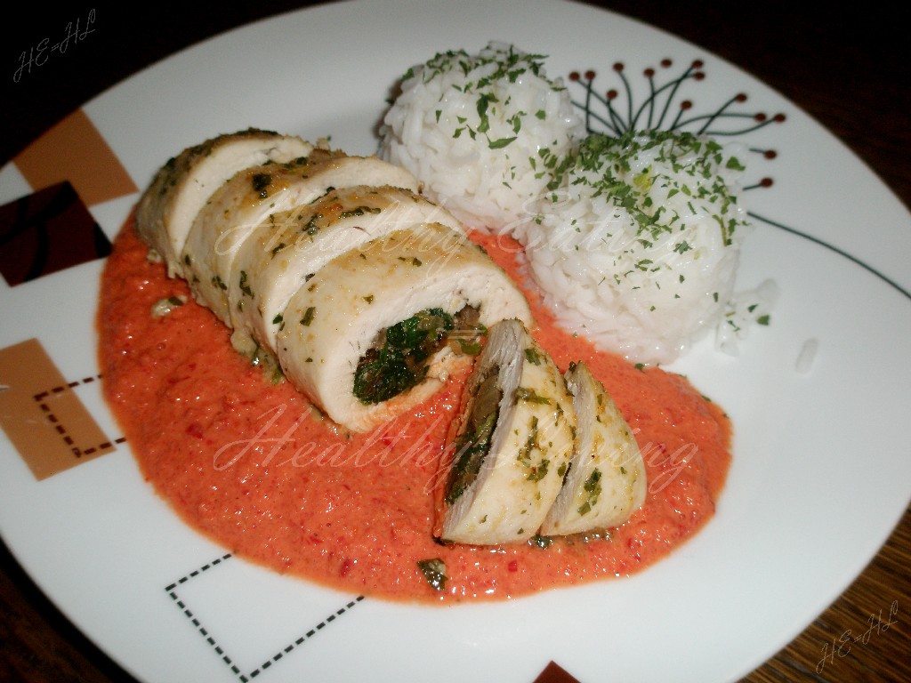 Rolls with spinach on bell pepper mousse