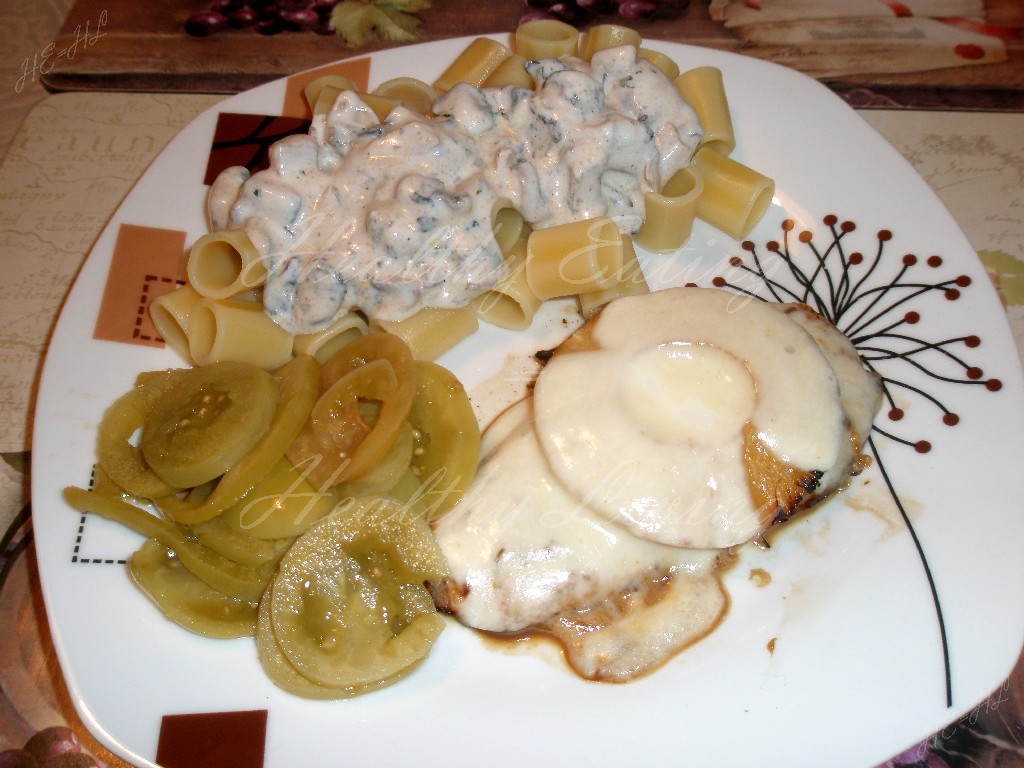 Occhi di lupo with chicken breast and green tomatoes