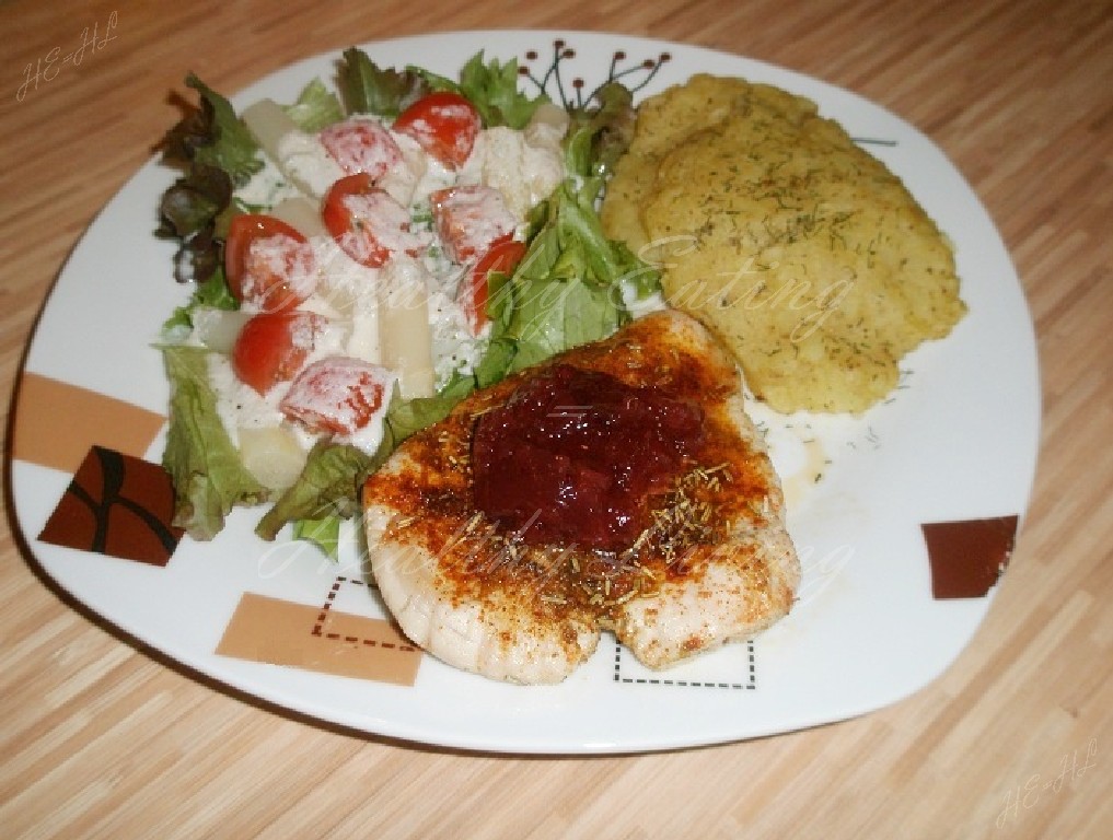 Chicken with gorgonzola cheese and asparagus