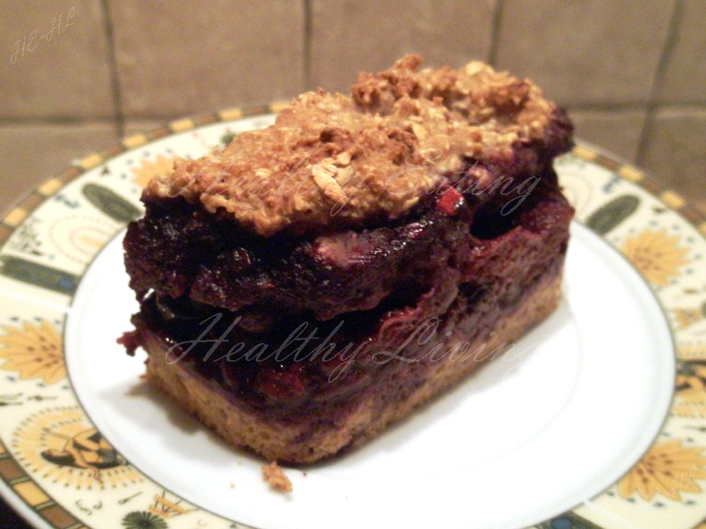 Oatmeal cake with fruits