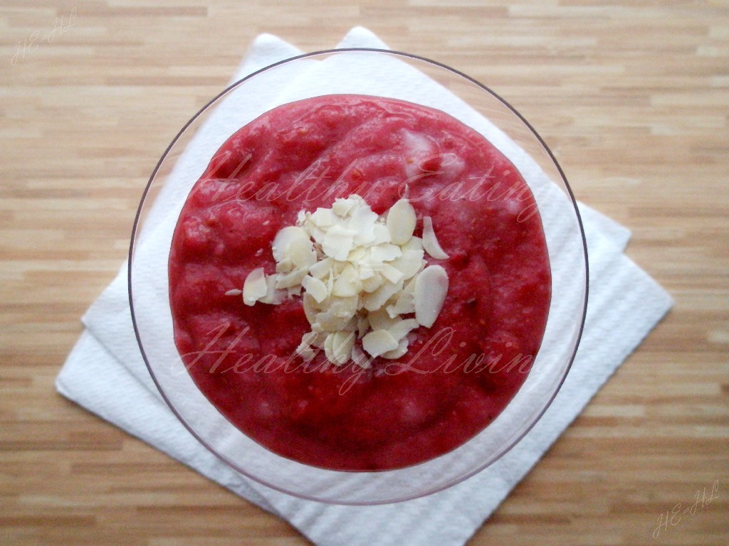 Raspberry-strawberry semolina