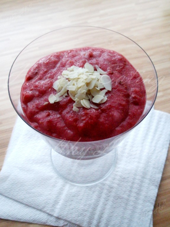 Raspberry-strawberry semolina