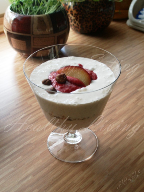 Dessert with nut-raspberry taste