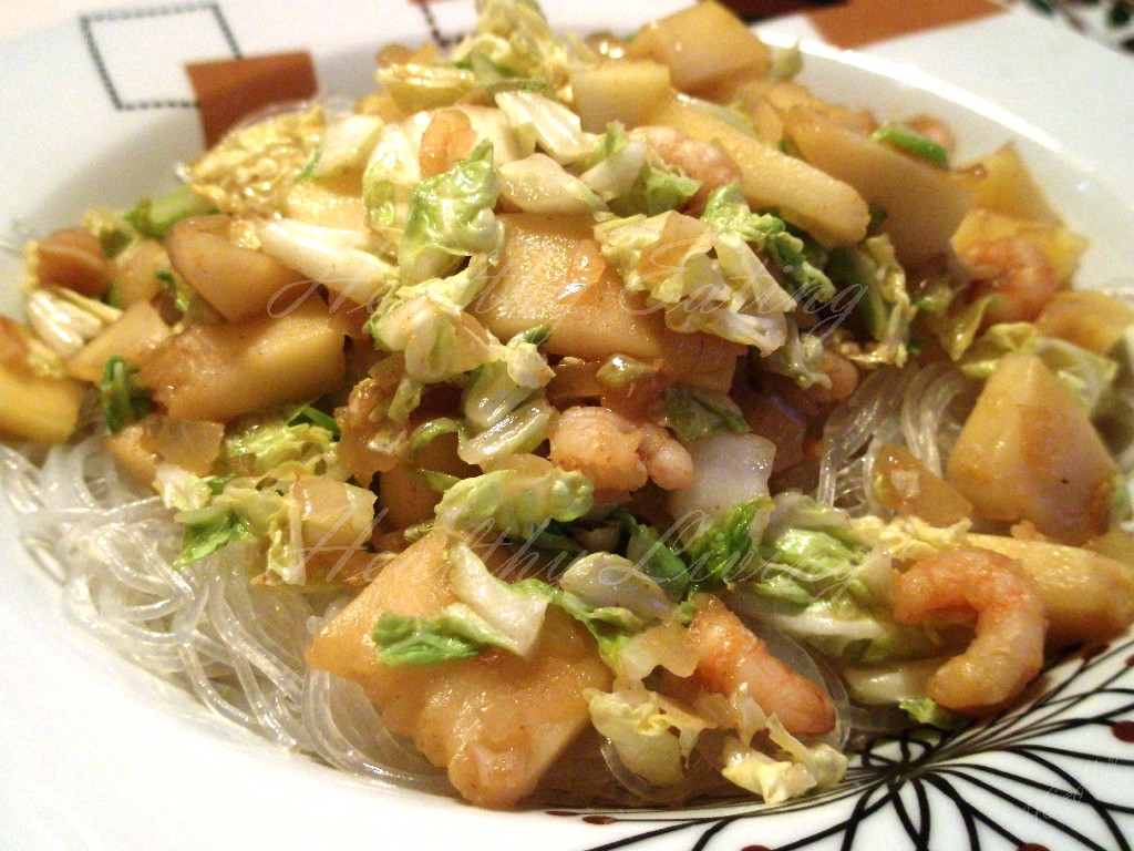 Rice noodles with shrimps and mango