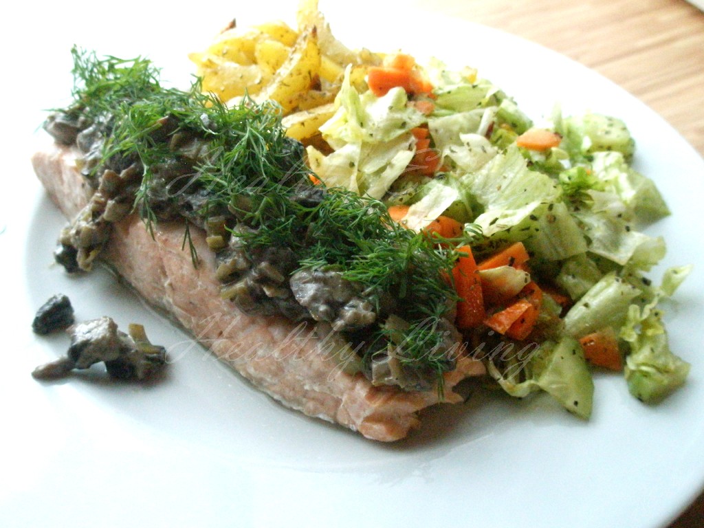 Salmon with mushrooms and leek