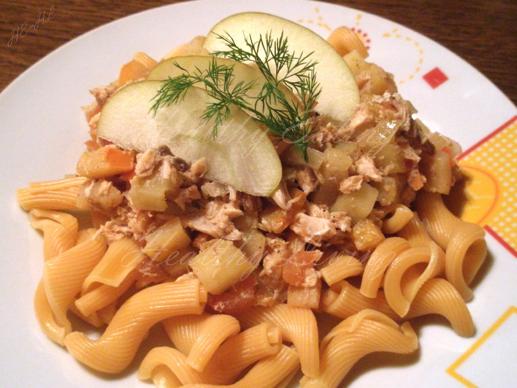 Salmon with persimmon and tomato pasta