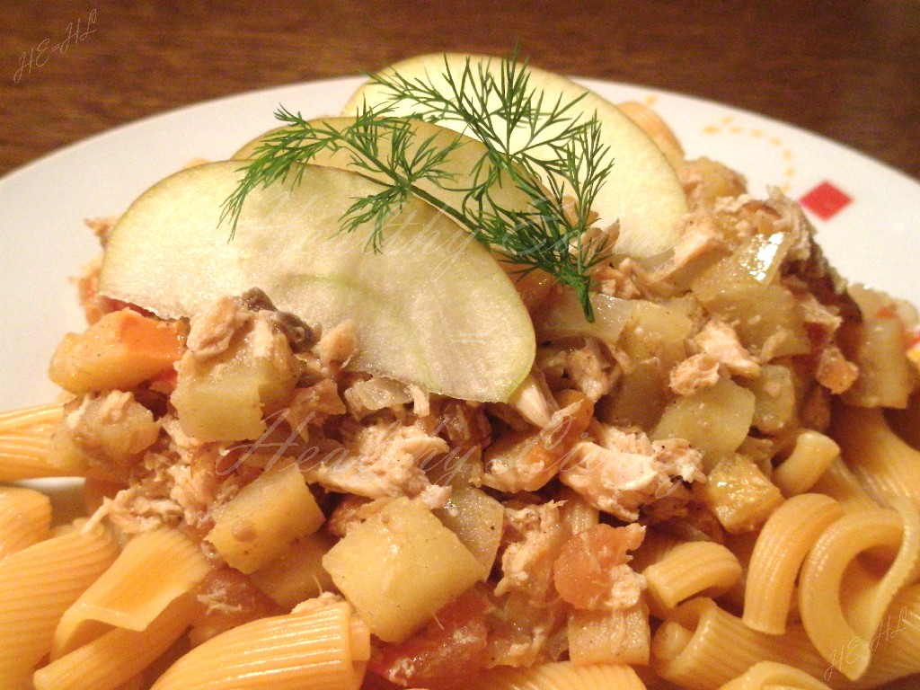 Salmon with persimmon and tomato pasta