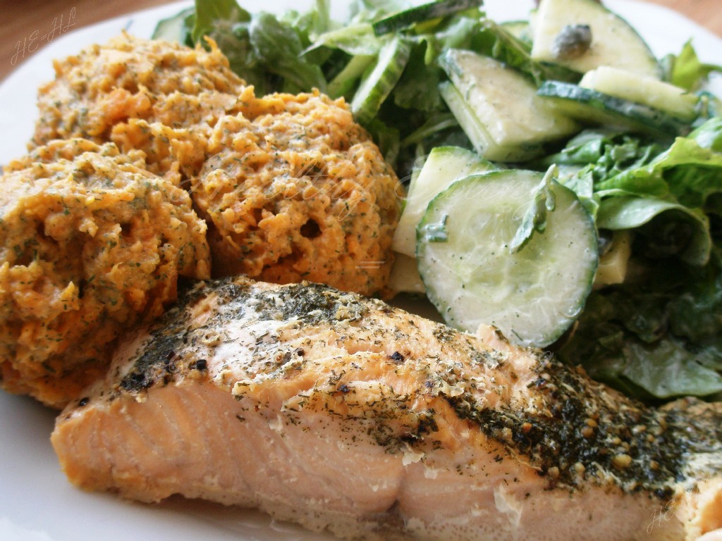 Baked salmon with mashed sweet potato