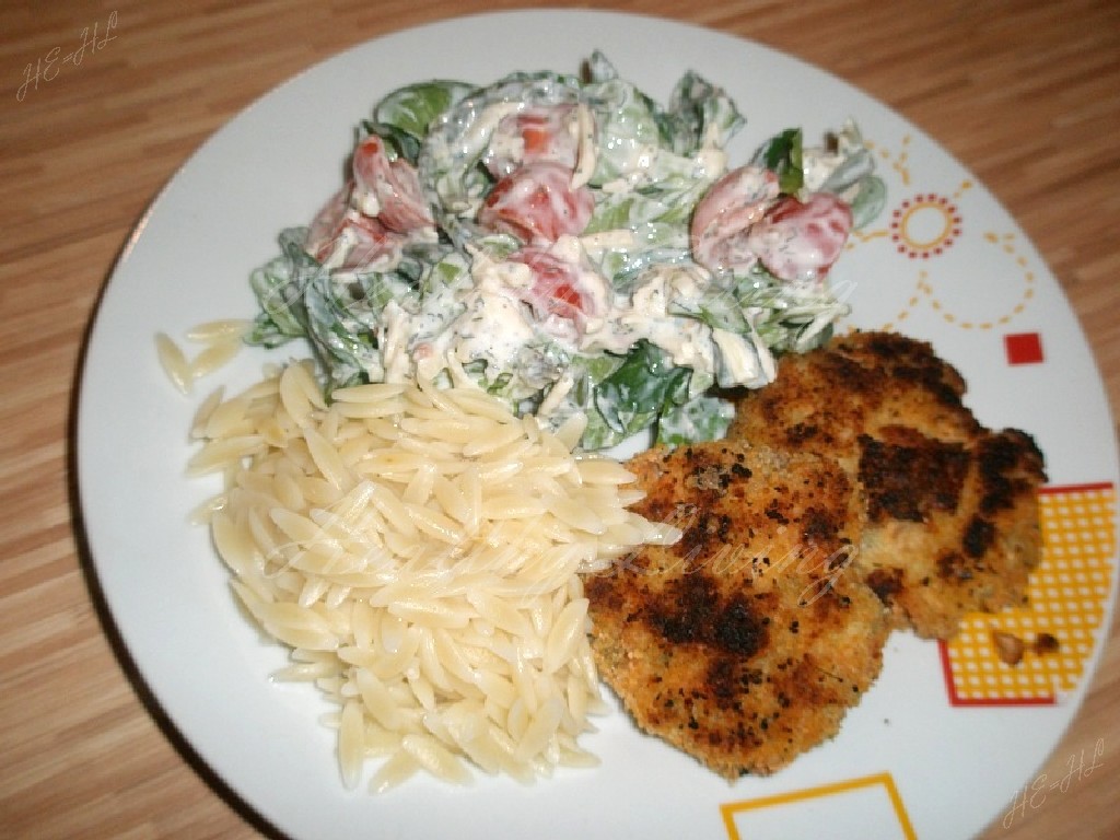 Fish cutlets with lamb's lettuce salad