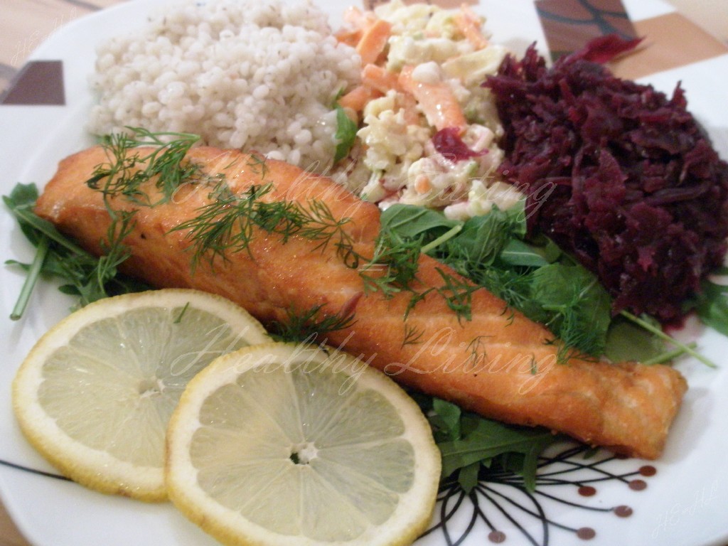 Grilled salmon on arugula with pearl barley