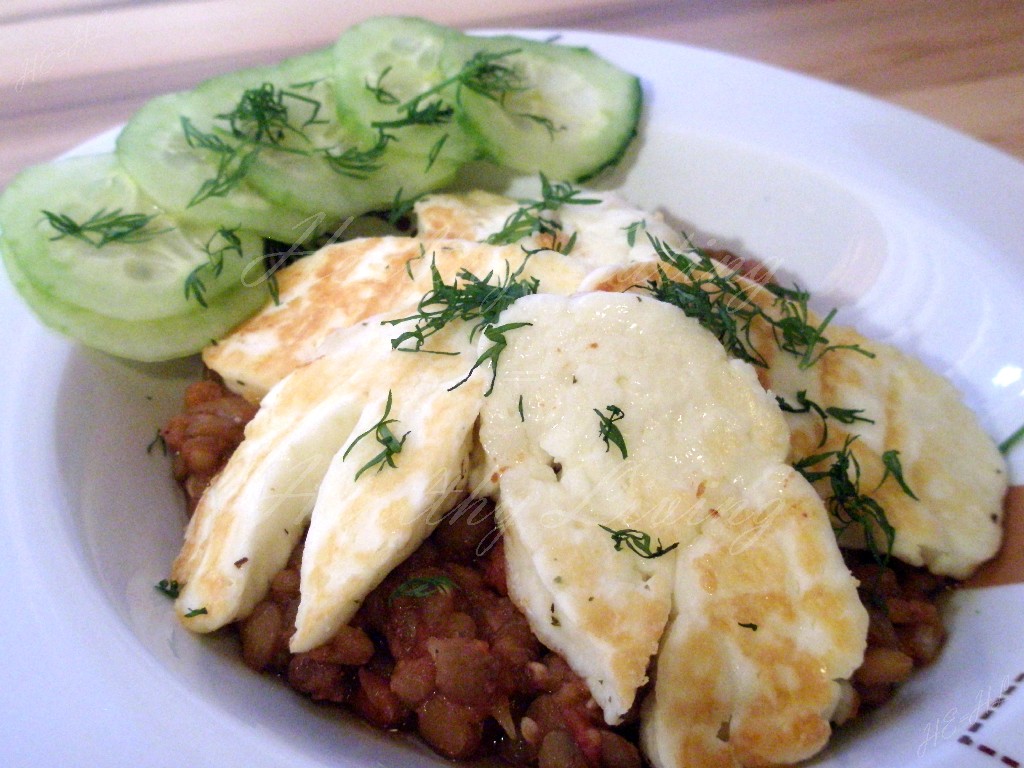 Green lentils with halloumi