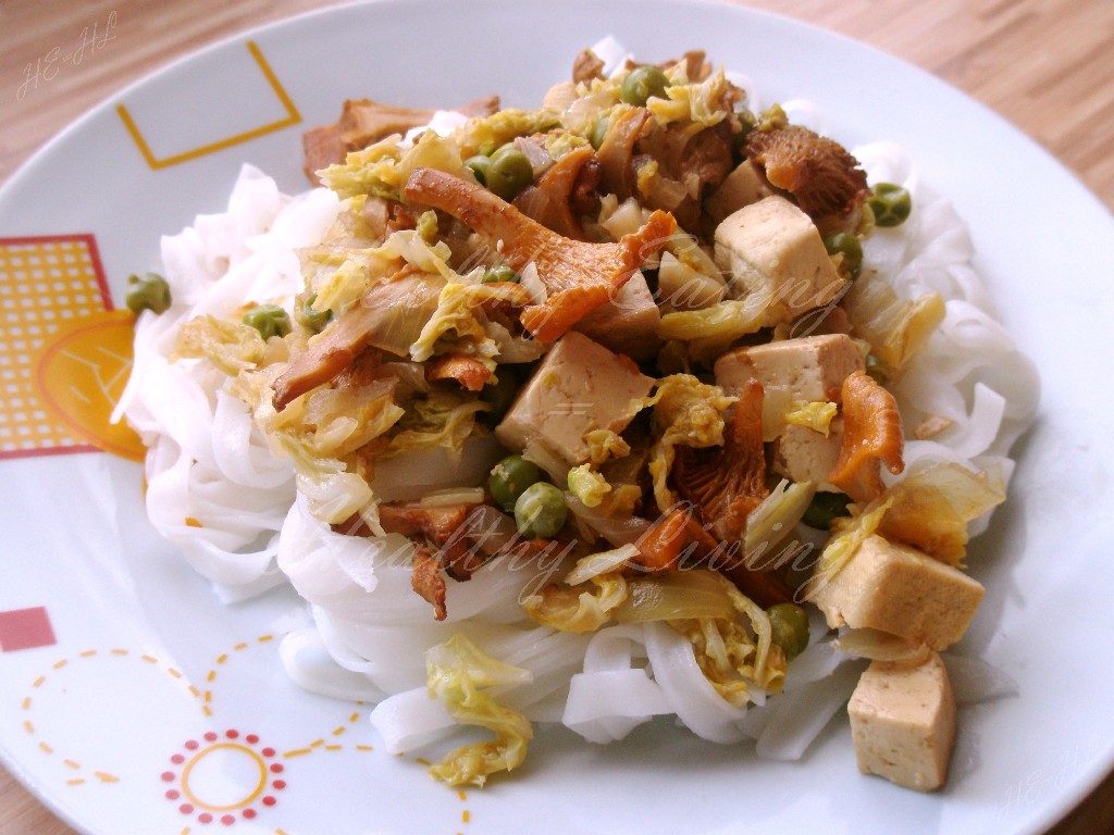 Tofu with peas, chanterelle, and napa cabbage