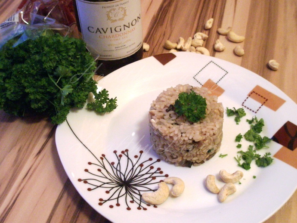 Risotto with mushrooms and cashew nuts