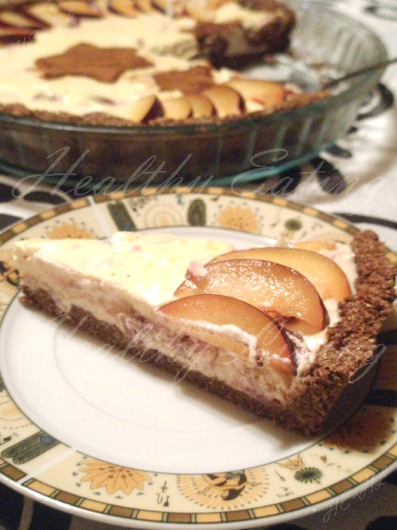 Bran tart with cream cheese and cherries