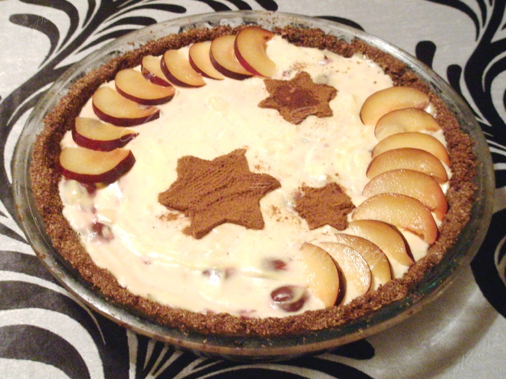 Bran tart with cream cheese and cherries