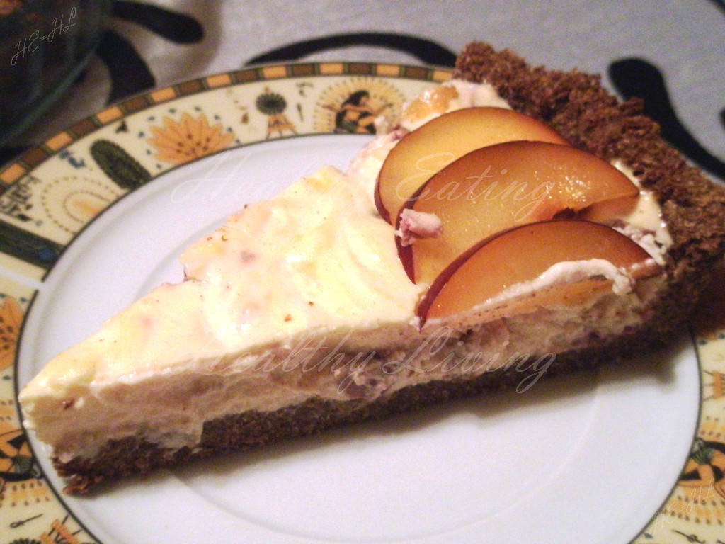 Bran tart with cream cheese and cherries