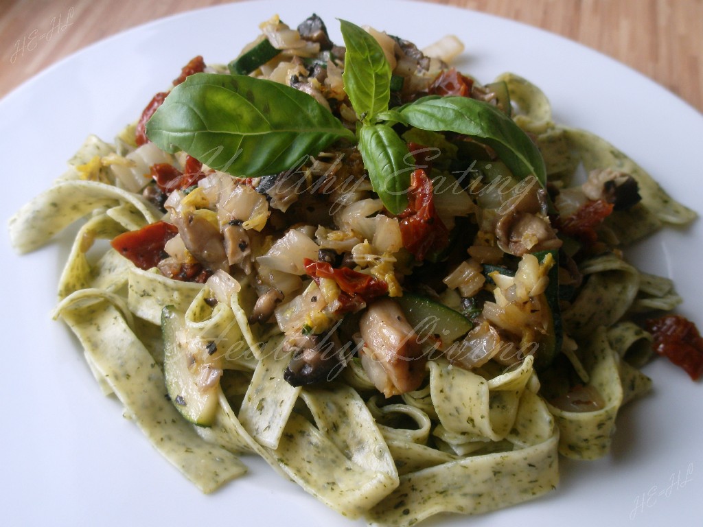 Pasta with napa cabbage and dried tomatoes