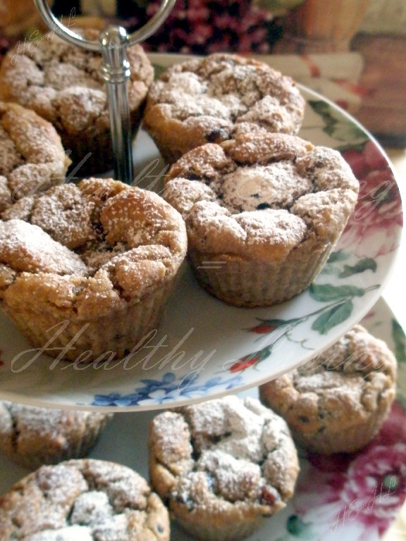 Muffins with cranberries and apple