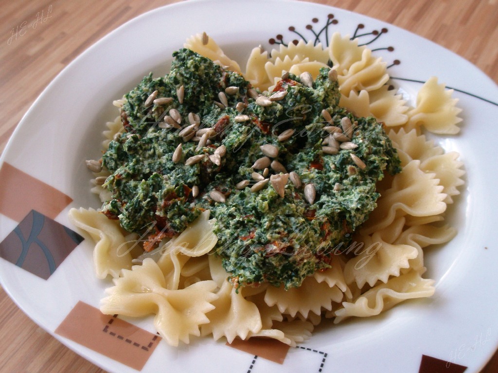 Farfalle pasta with spinach and ricotta