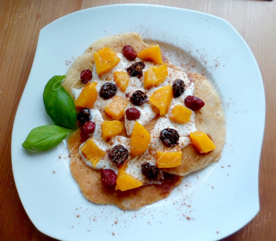 Fritters with apples and cinnamon