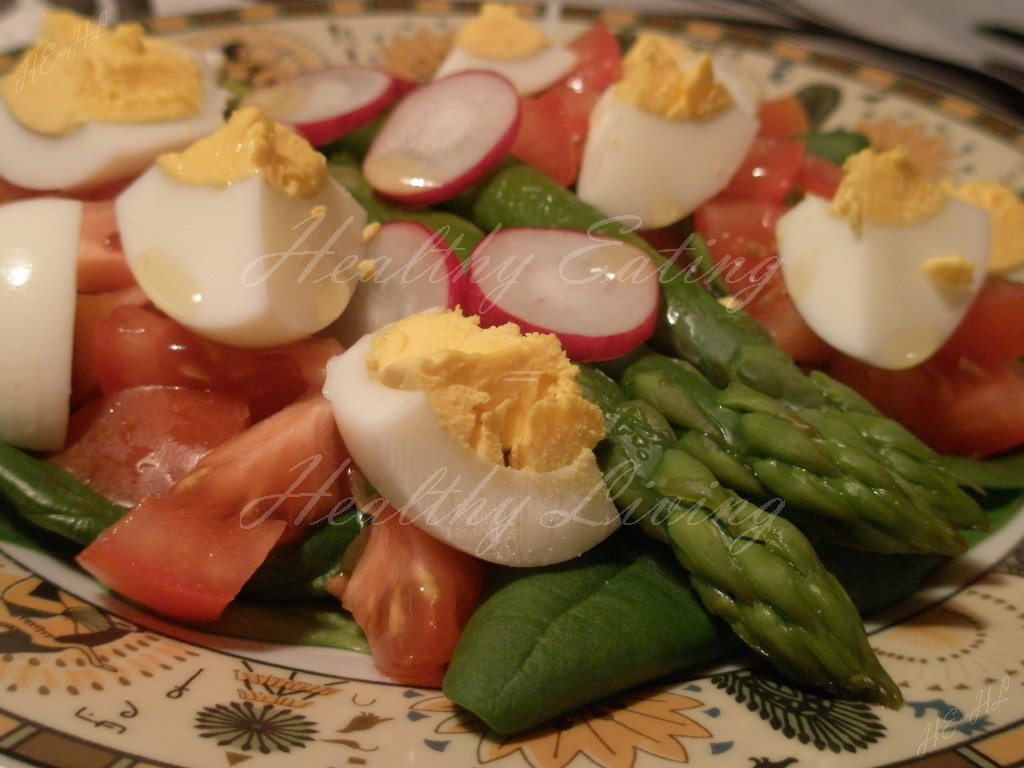 Salad with asparagus and spinach