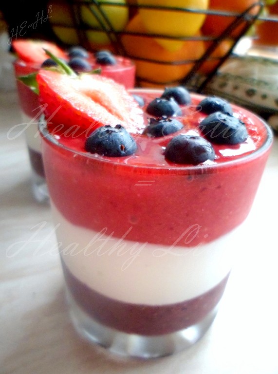 Strawberry-blueberry yogurt dessert