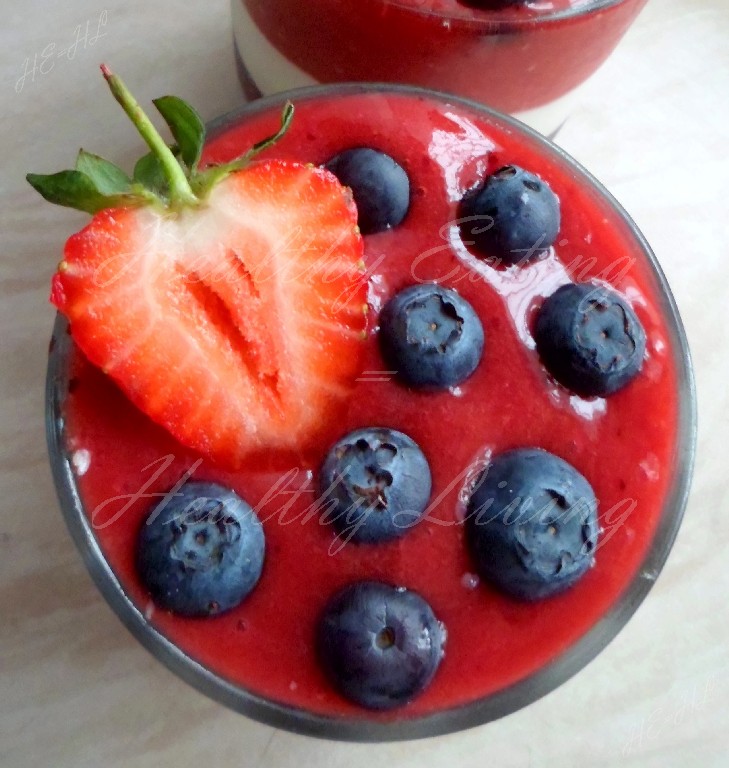 Strawberry-blueberry yogurt dessert