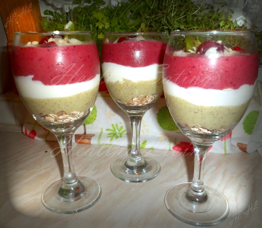 Light yogurt-fruit dessert