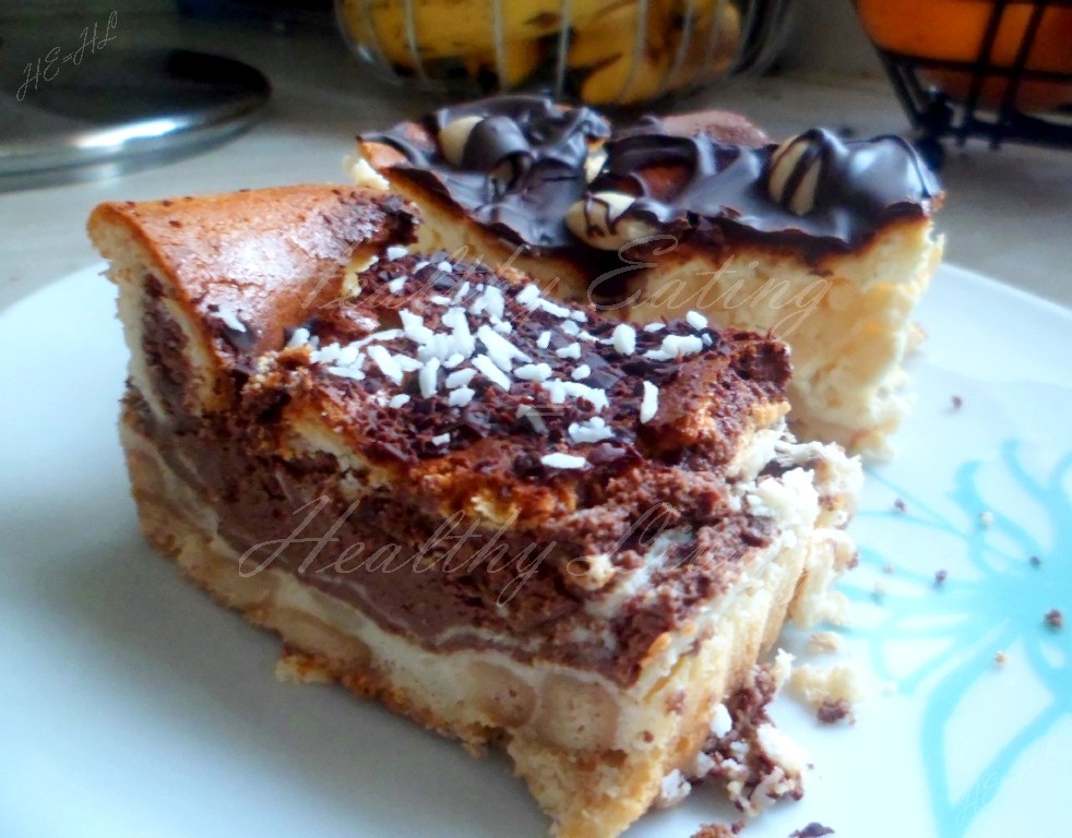 Chocolate cheesecake and cheesecake with almonds