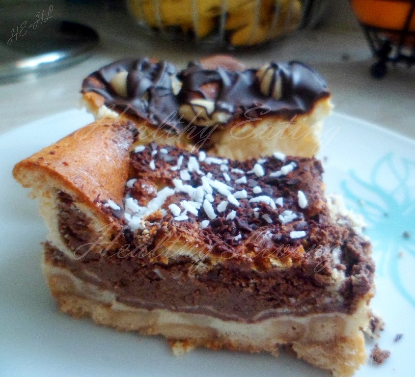 Chocolate cheesecake and cheesecake with almonds