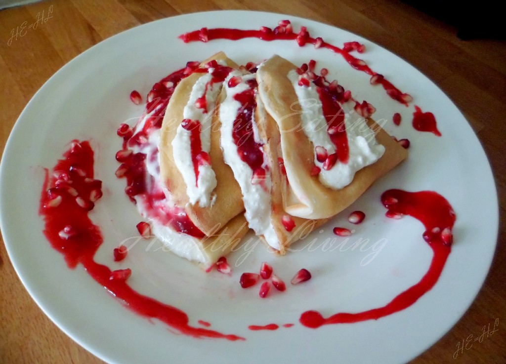 Pancakes with quark and fruit mousse