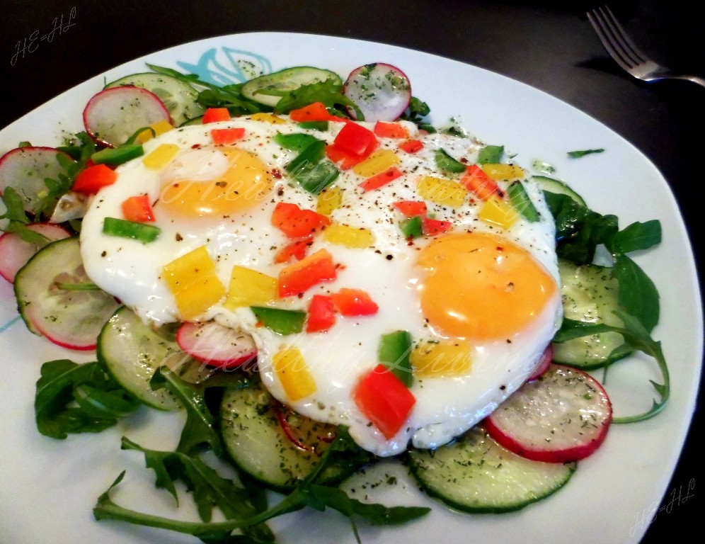 Fried egg on arugula