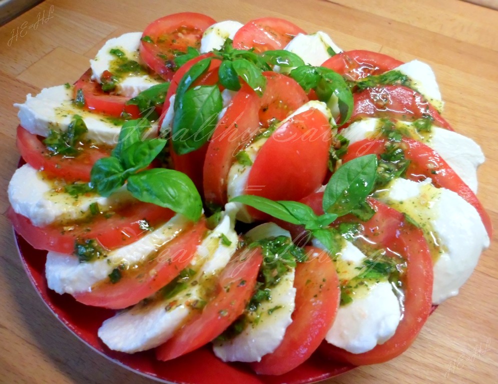 Caprese with basil-oregano pesto