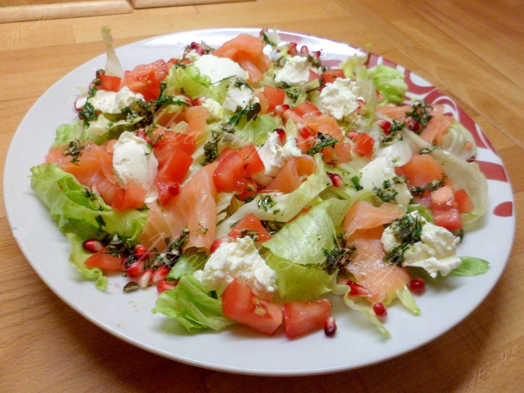 Salmon salad with ricotta and pomegranate