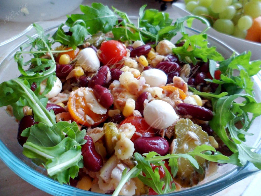 Salad with red beans, tuna, and pasta