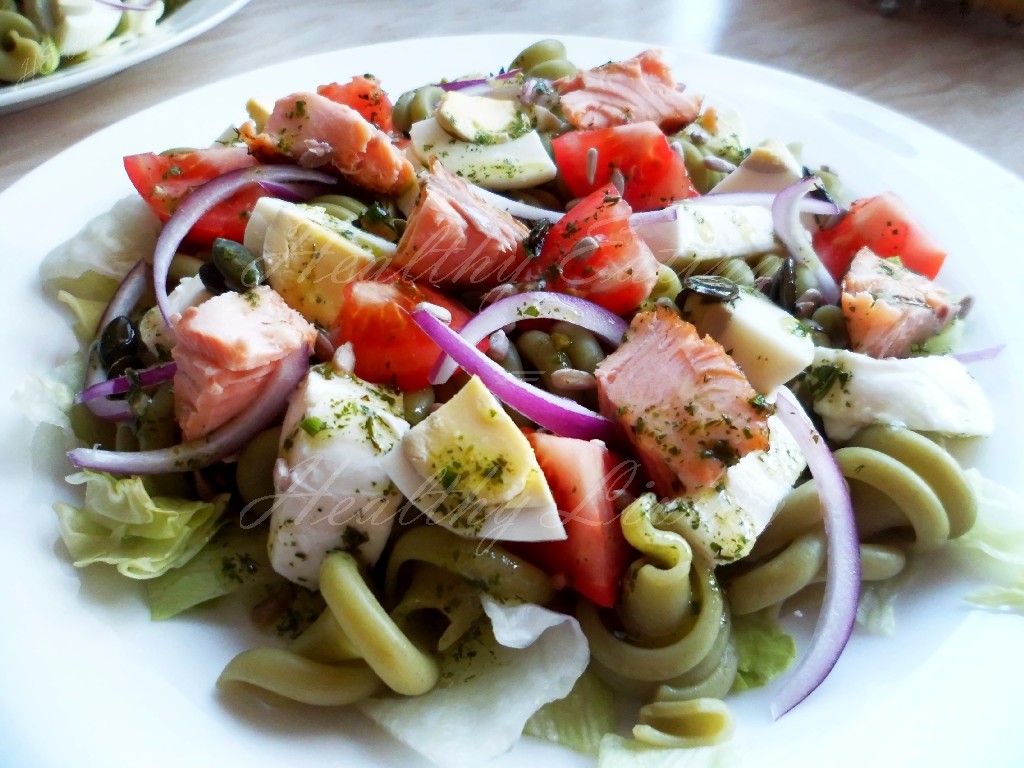 Spinach pasta with salmon and mozzarella