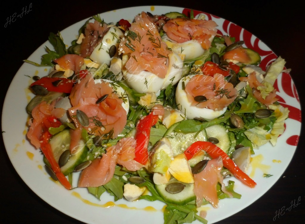 Salmon salad with egg