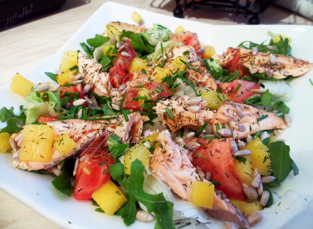 Salad with baked salmon