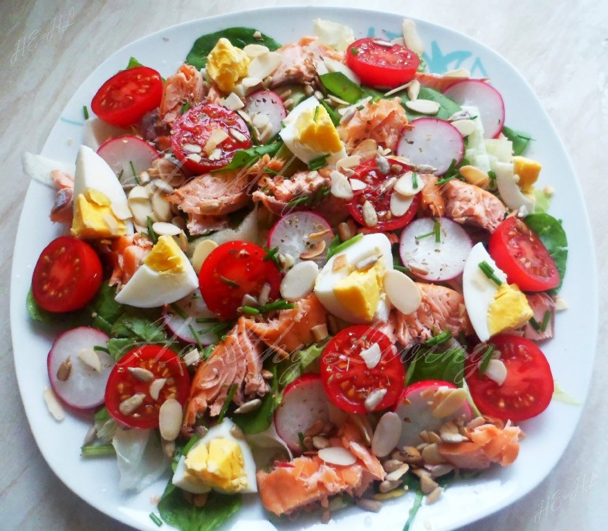 Spring salad with salmon