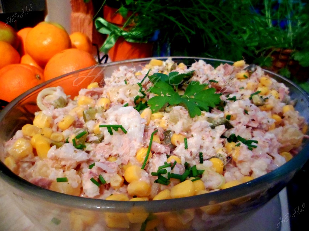 Rice salad with mackerel