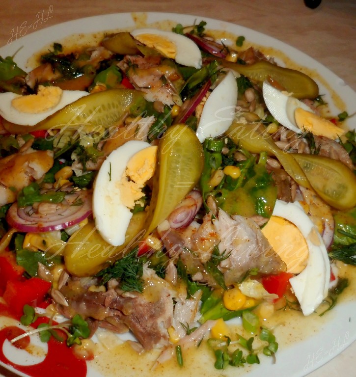 Smoked mackerel and spinach salad with honey-mustard sauce