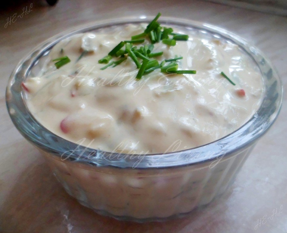 Horseradish-yogurt sauce with cucumber and radish