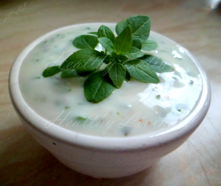 Herbal-yogurt sauce