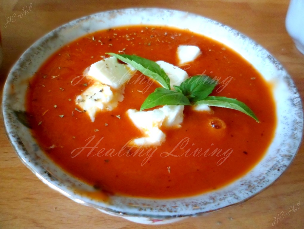 Tomatoes-peppers cream with zucchini and mozzarella