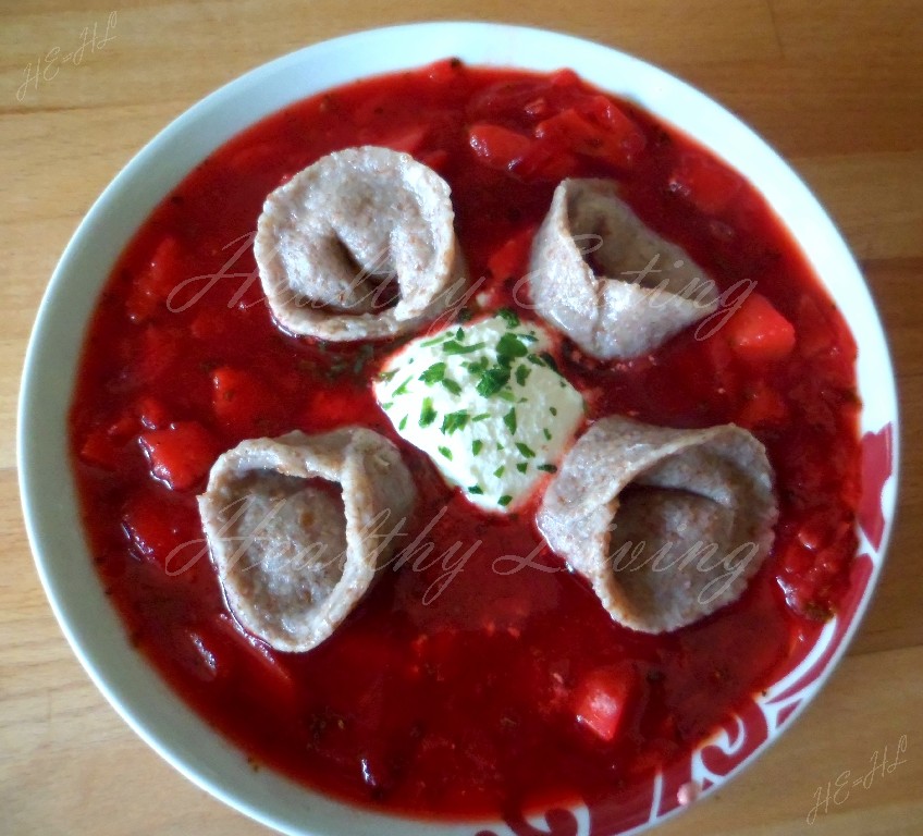 Ukrainian borscht with wholewheat dumplings 